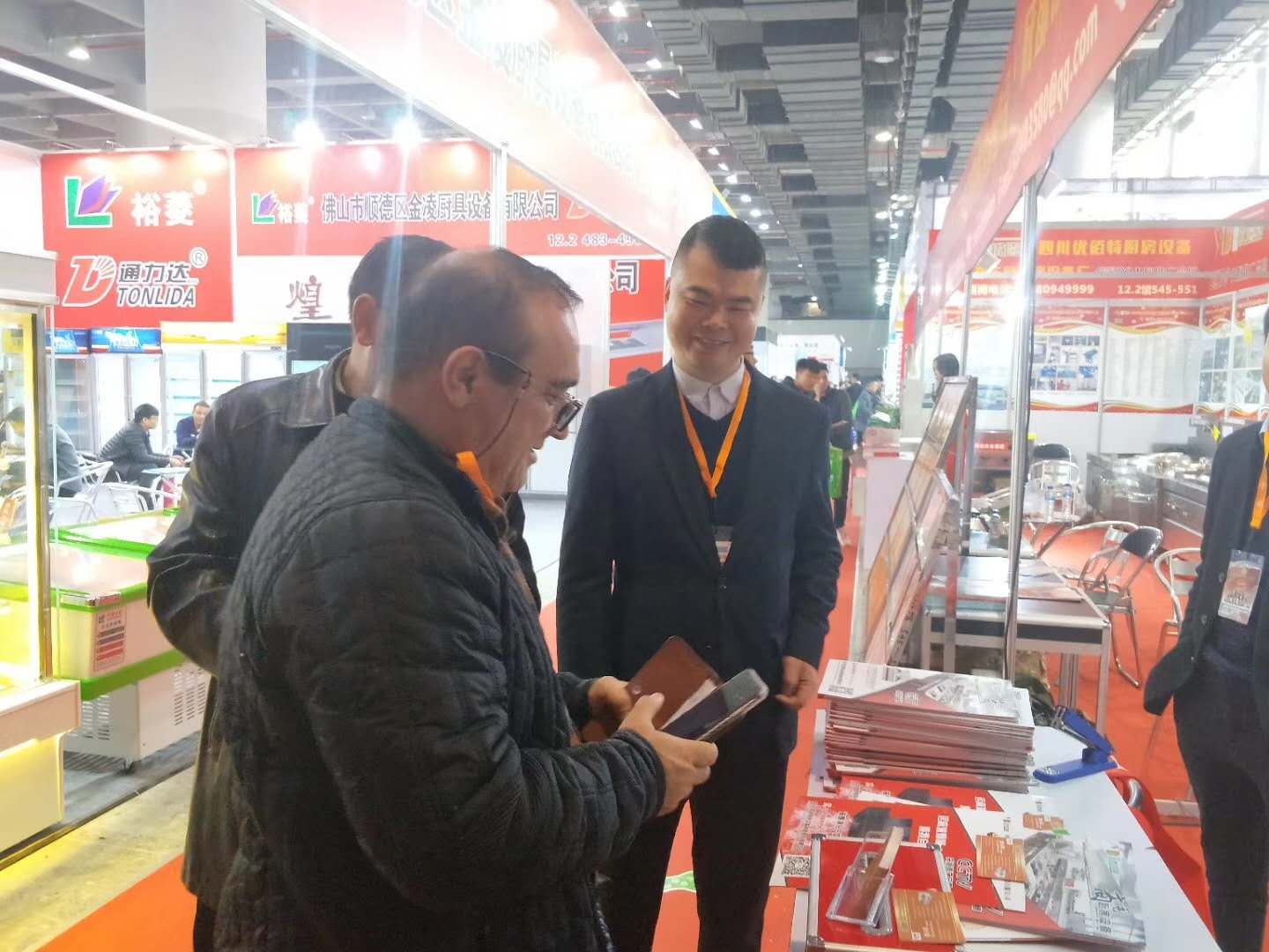 好色APP在线观看25届广州酒店好色先生APP下载设备中展好色先生APP下载油烟净化一体机照片3