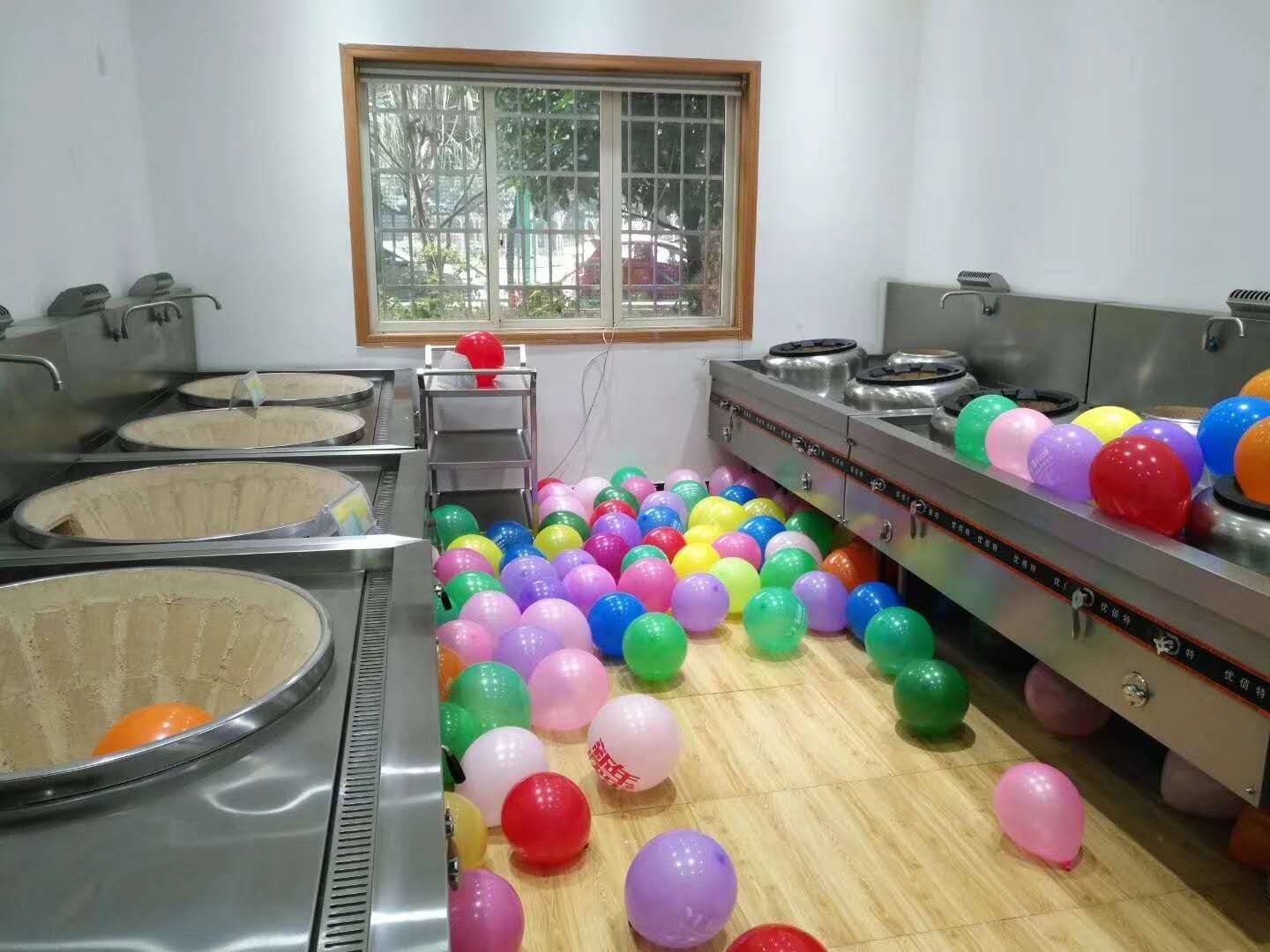 成都好色先生APP下载设备公司好色APP在线观看年会筹备照片5